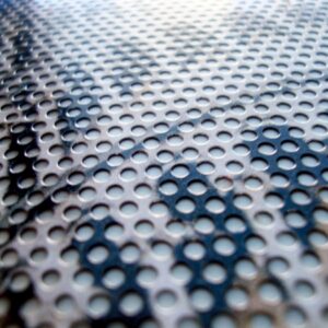 Vinilo Microperforado Impreso | Publicidad en escaparates y vehículos con visión interior